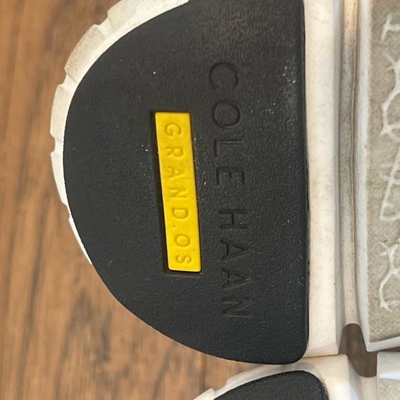 Cole Haan Women's Zerogrand
Perforated Trainer Blk Perf/White Size 9 - Picture 8 of 9